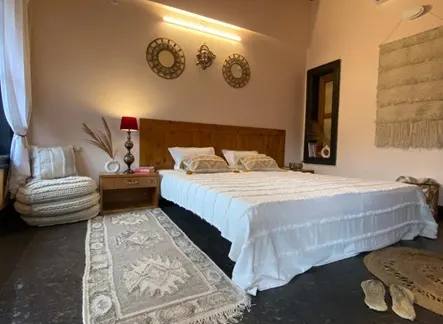 Affordable Yoga Accommodation - Rishikesh Yogpeeth Rishikesh Yogpeeth offers private, single & twin-shared rooms for those interested in studying yoga in India.