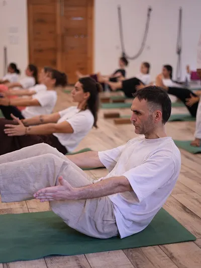 Yoga Retreats in Rishikesh for Relaxation and Spiritual Growth Peaceful yoga retreat in Rishikesh surrounded by Himalayan mountains and Ganges River for relaxation and spiritual healing